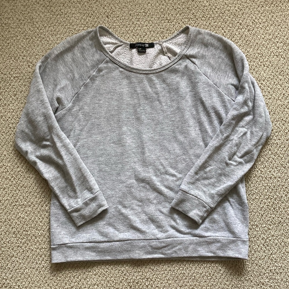 Forever 21 Grey Crewneck Sweater Size Small Cozy Pullover Athleisure Stretch EUC